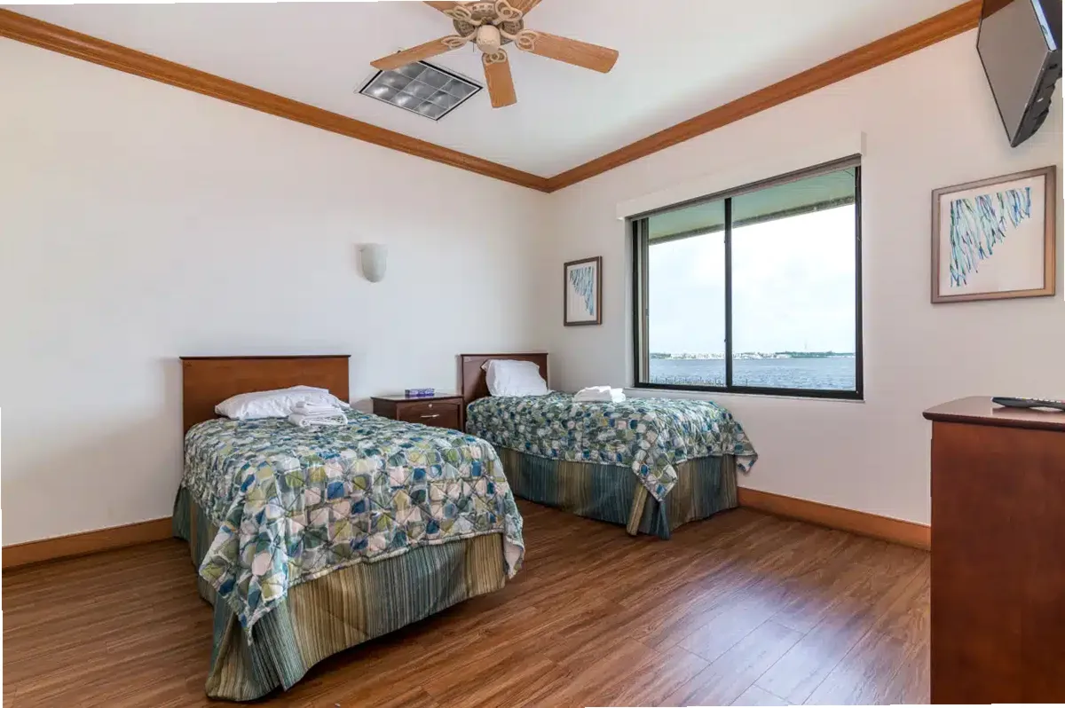 Banyan Stuart — photo thumbnail 2