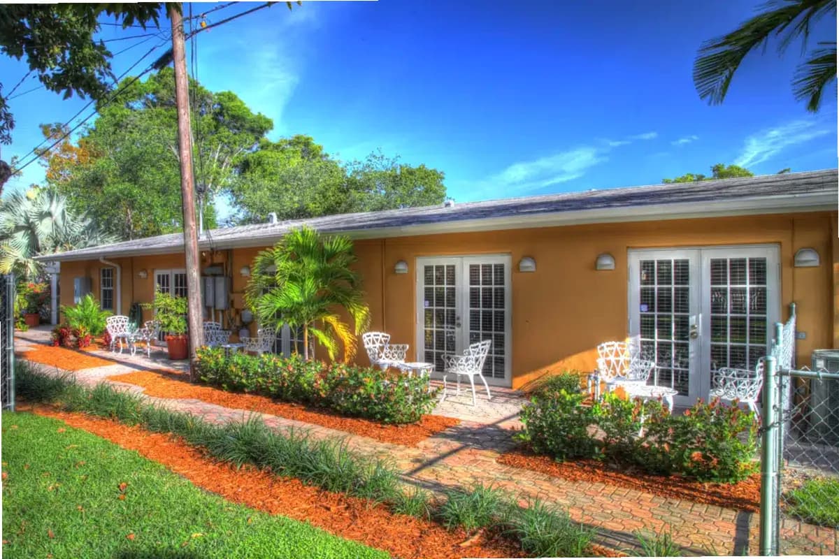 Bougainvilla House — photo thumbnail 2