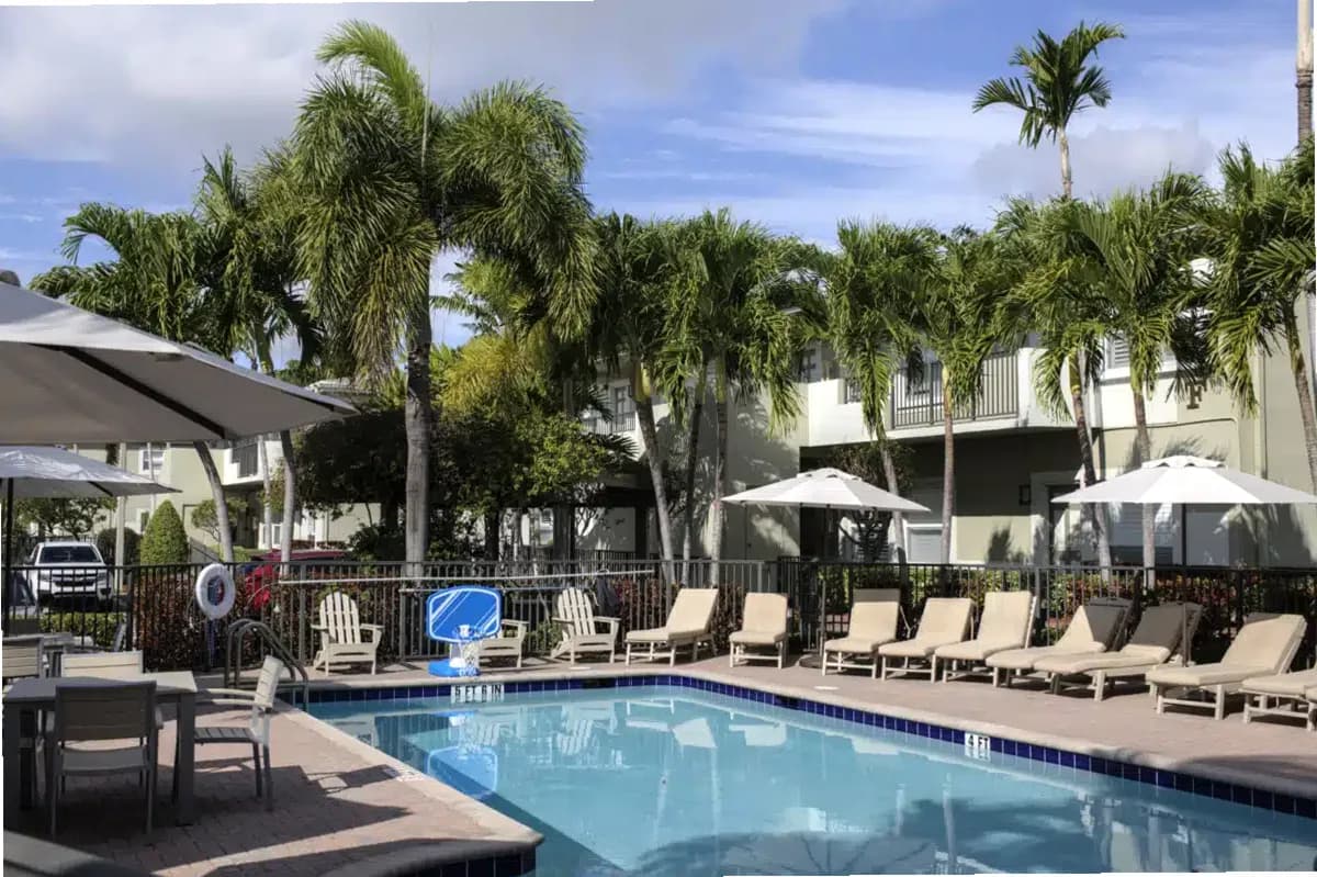 Caron of Florida — photo thumbnail 2