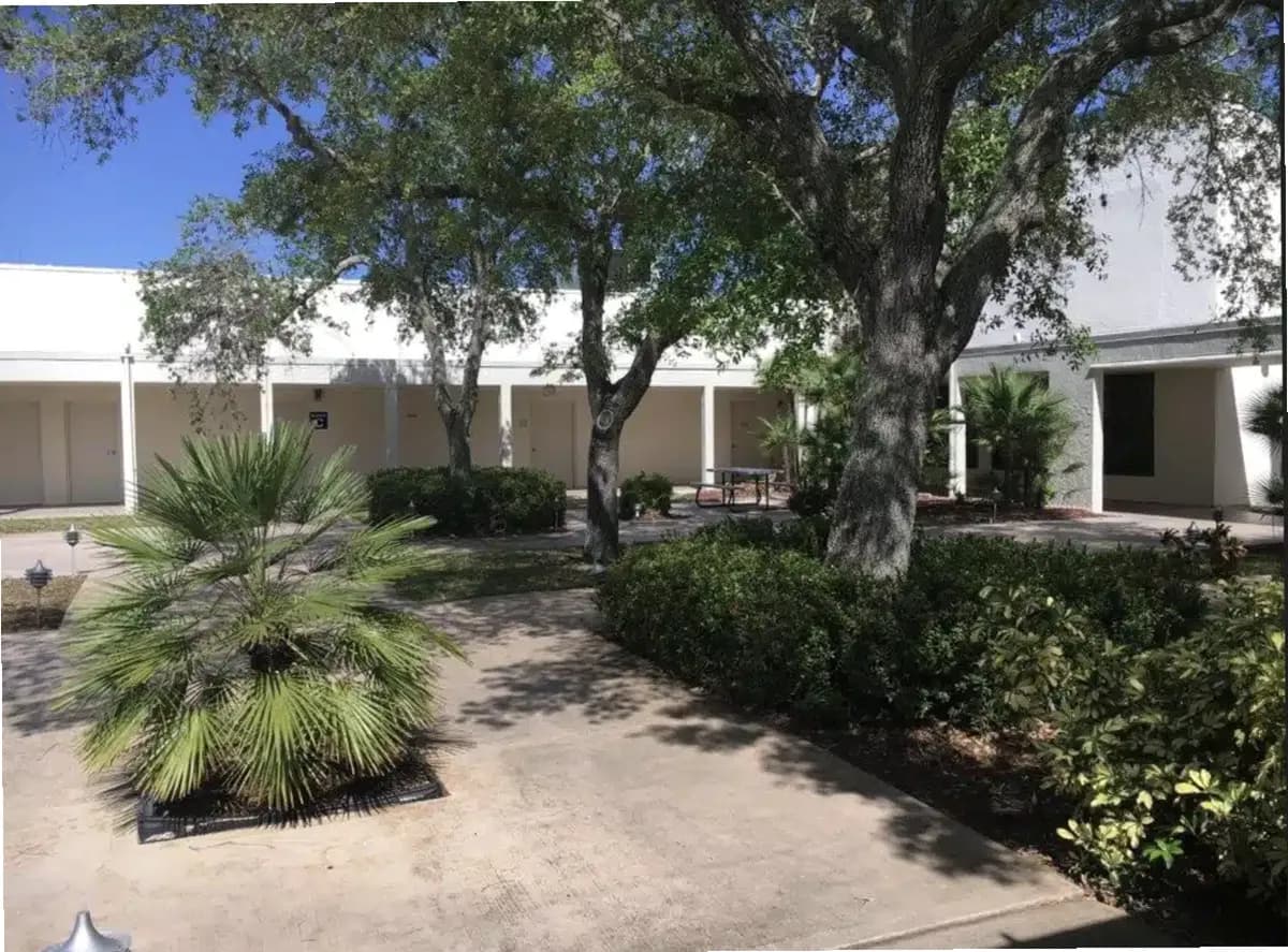 Port Saint Lucie Hospital — photo thumbnail 6