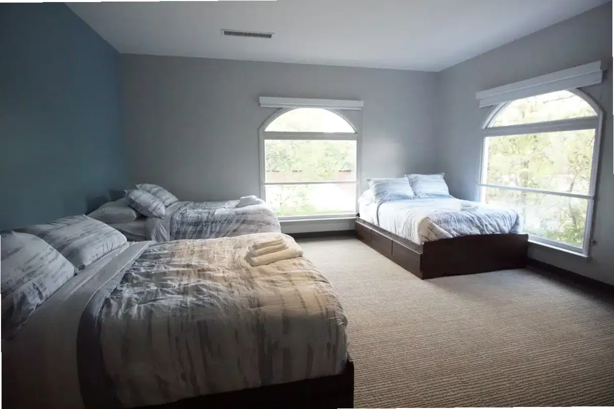 Recovery Unplugged Nashville — photo thumbnail 3